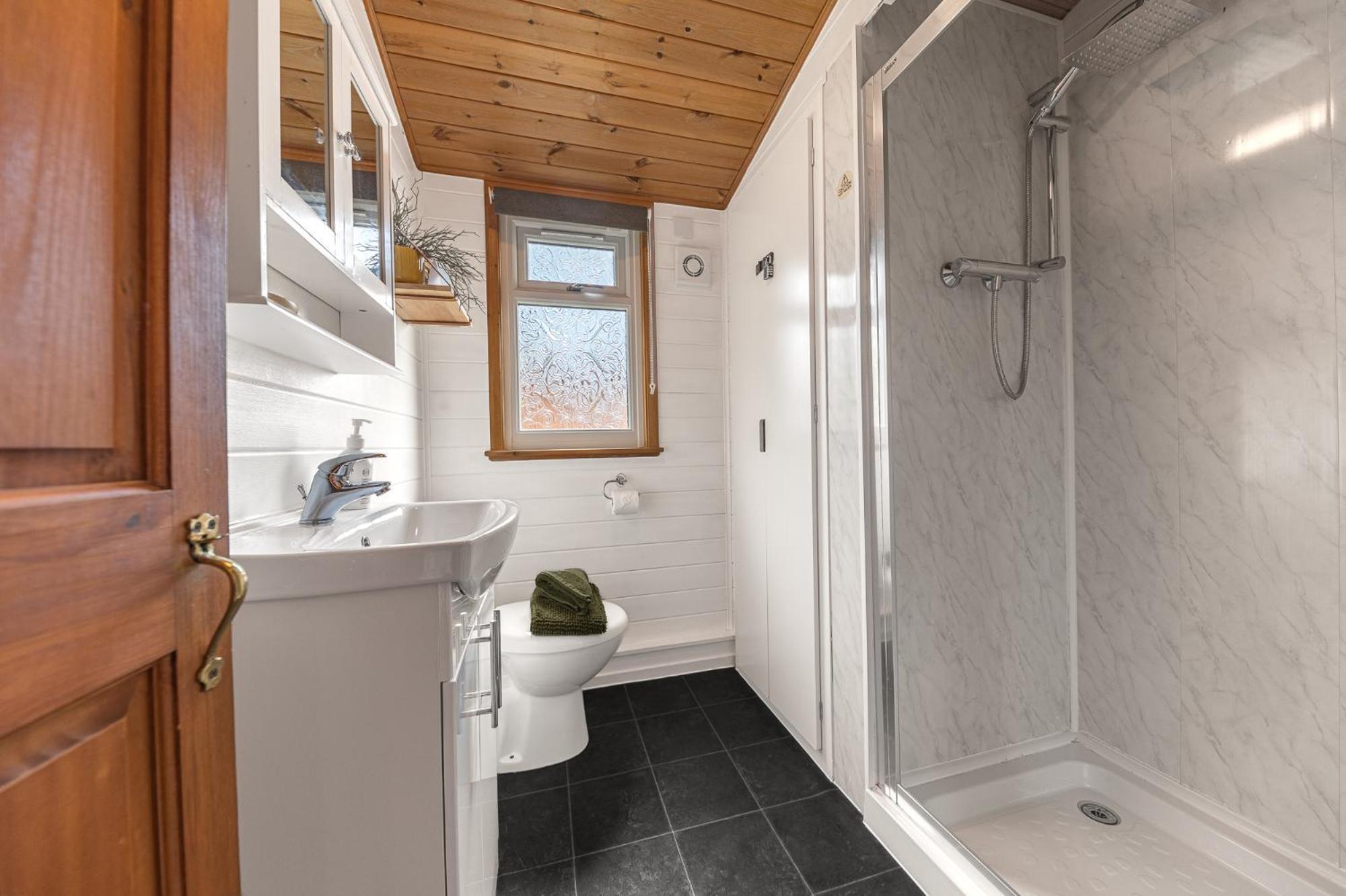Bowness 45 - 2 Bedroom Lake Windermere Lodge מראה חיצוני תמונה